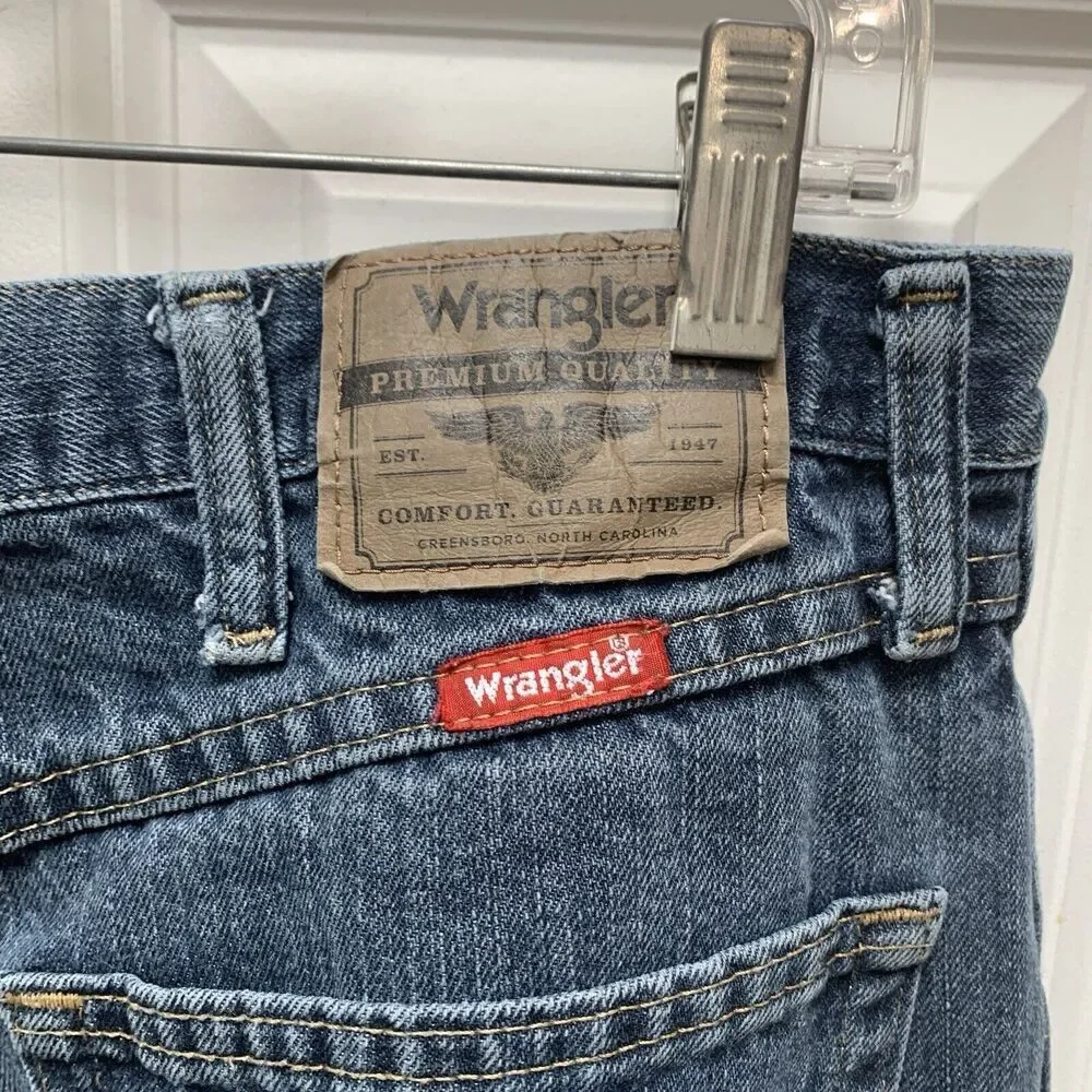 Premium Wrangler Denim Blue Jeans men's 9650wtr Size 36x32 Regular Fit